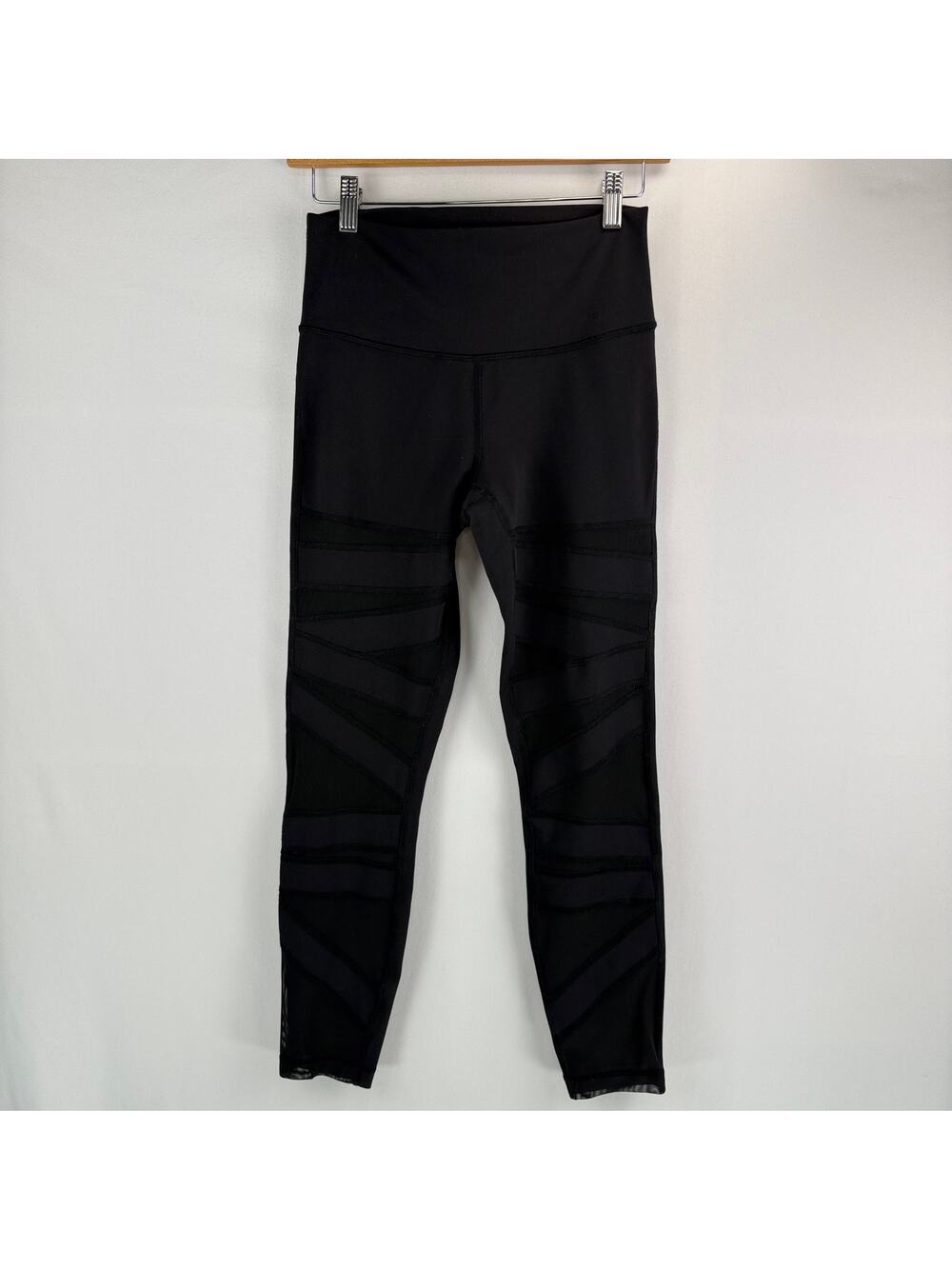 Lululemon High Times Crop *Tech Mesh Size 8